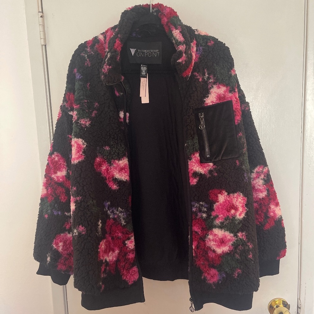 NWT Victoria’s Secret flower fleece full zip xl